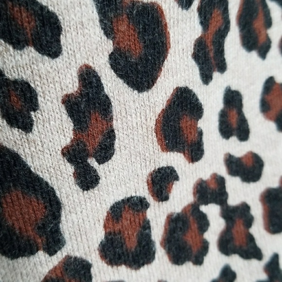 Animal print scoop neck button down cardigan - Picture 3 of 7